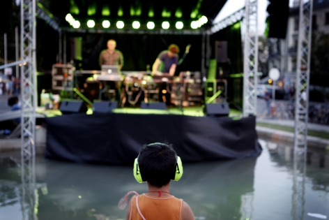  Geneve, le 23 juin 2012.
Fete de la musique. Fin de journee devant la scene de la Place Neuve. L'electro de Mock & Toof.
©Pierre Albouy/Tribune de Geneve